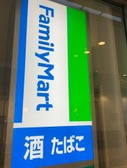 ファミリーマート　アワーズイン阪急ツイン館店