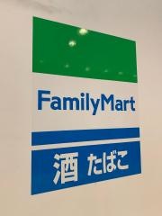 ファミリーマート　アワーズイン阪急ツイン館店