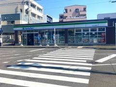 ファミリーマート　六会日大駅前店