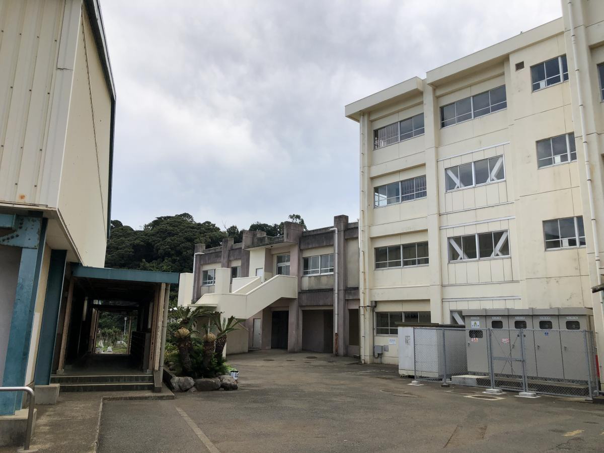 南下 浦 中学校
