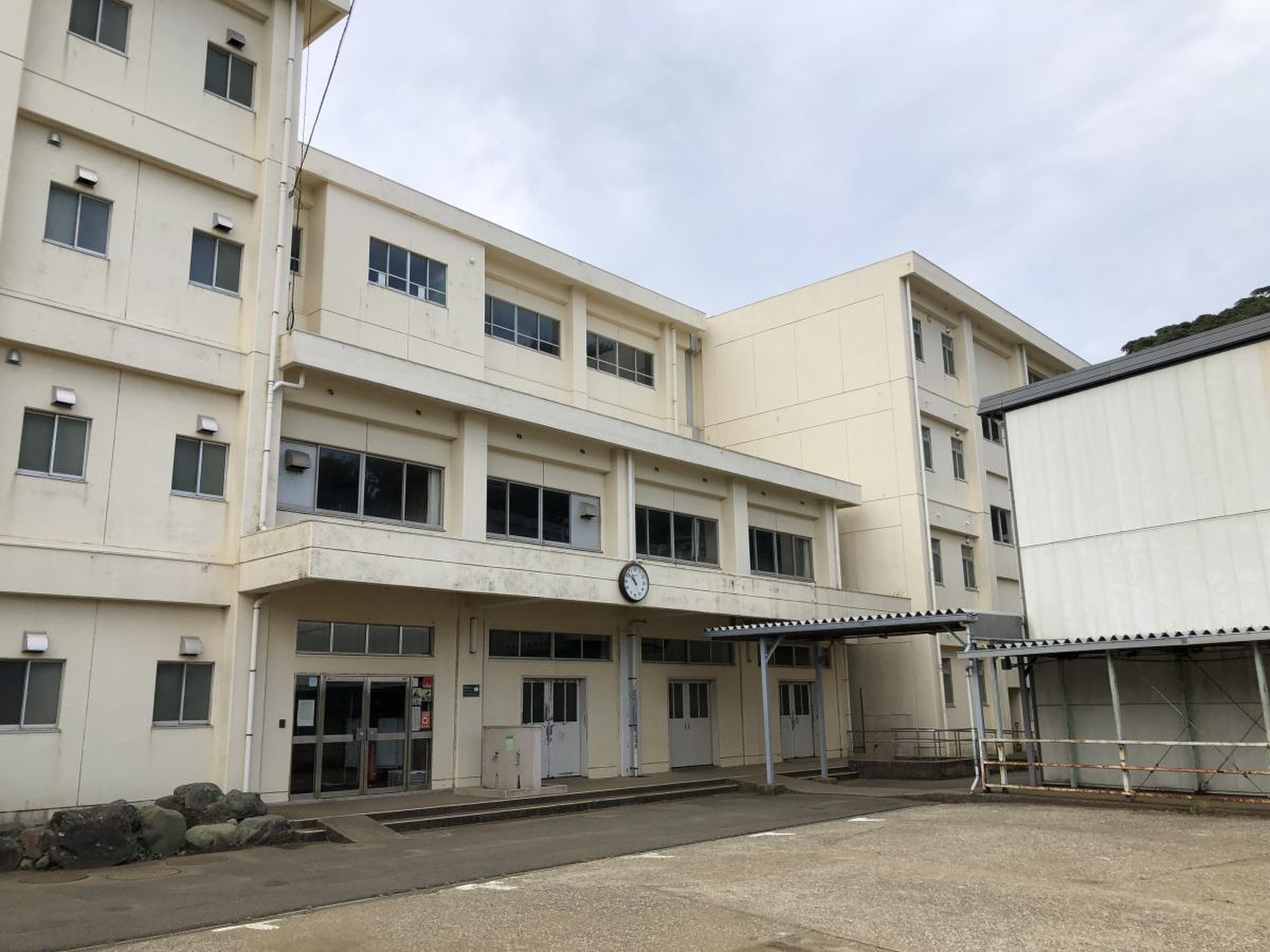 南下 浦 中学校