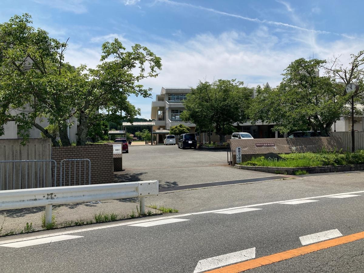 西紀中学校