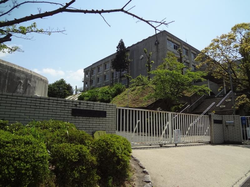 葛中学校