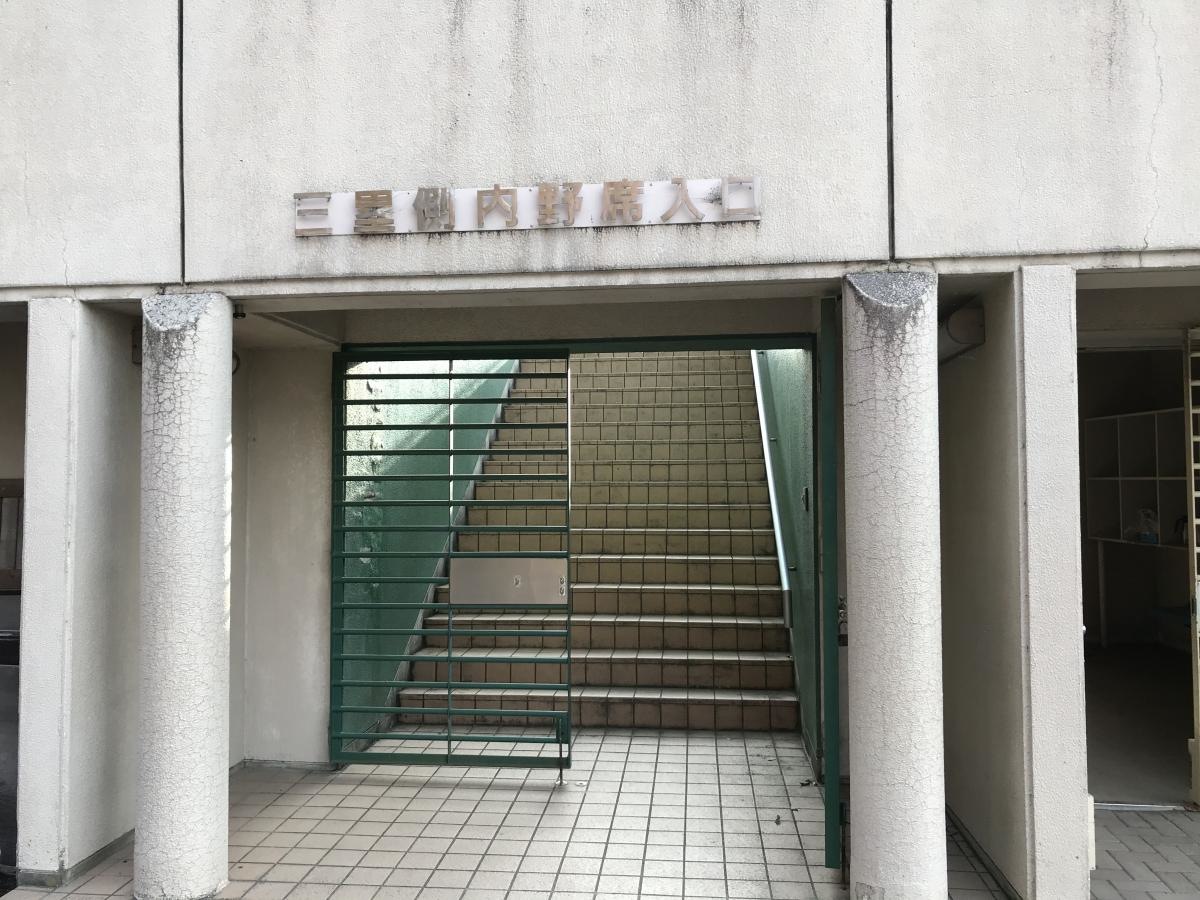 施設入り口