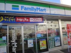 ファミリーマート　新船町二丁目店