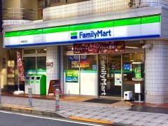 ファミリーマート　梅島駅前店