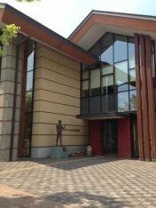 西条市立西条図書館