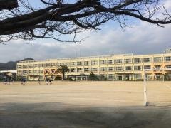 麻里布小学校