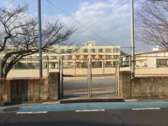 麻里布小学校