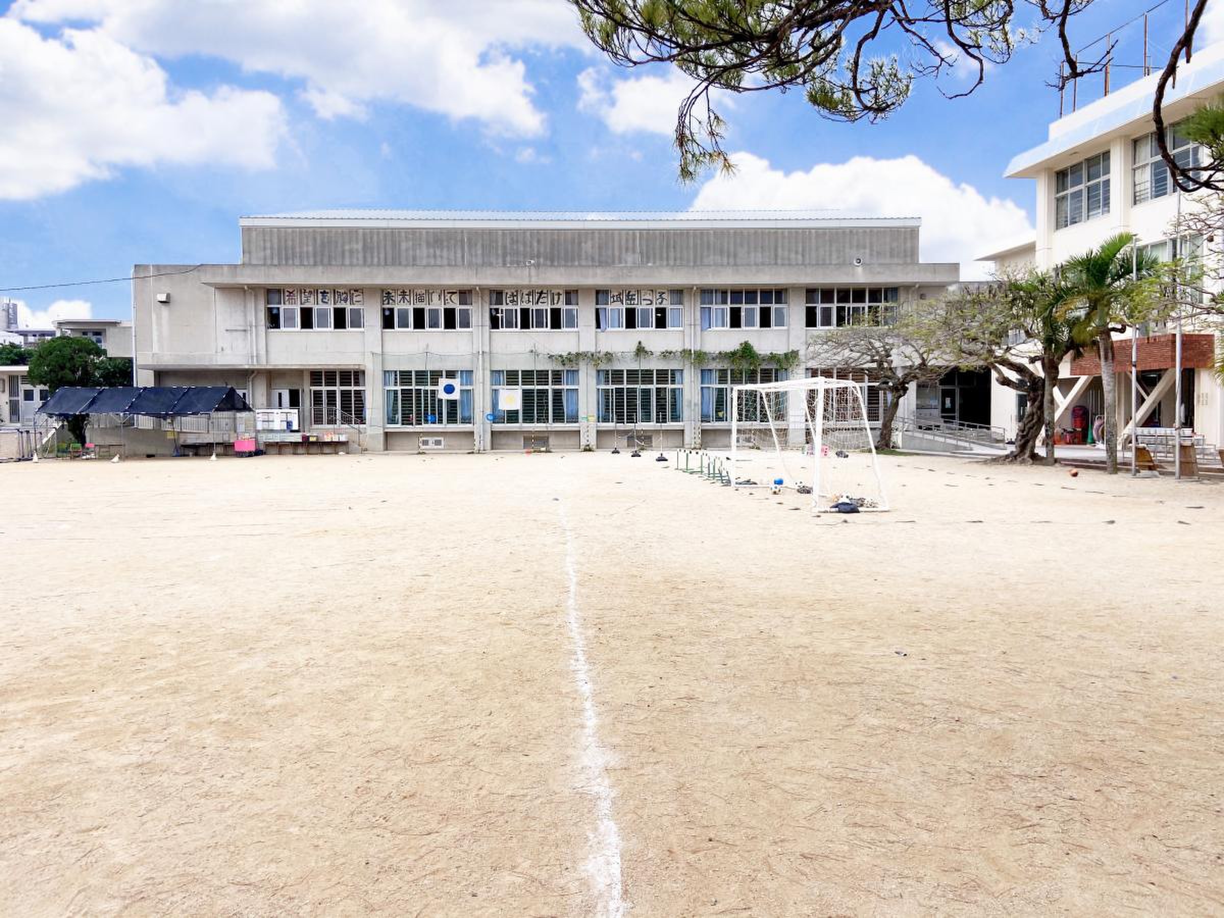 城 岳 小学校