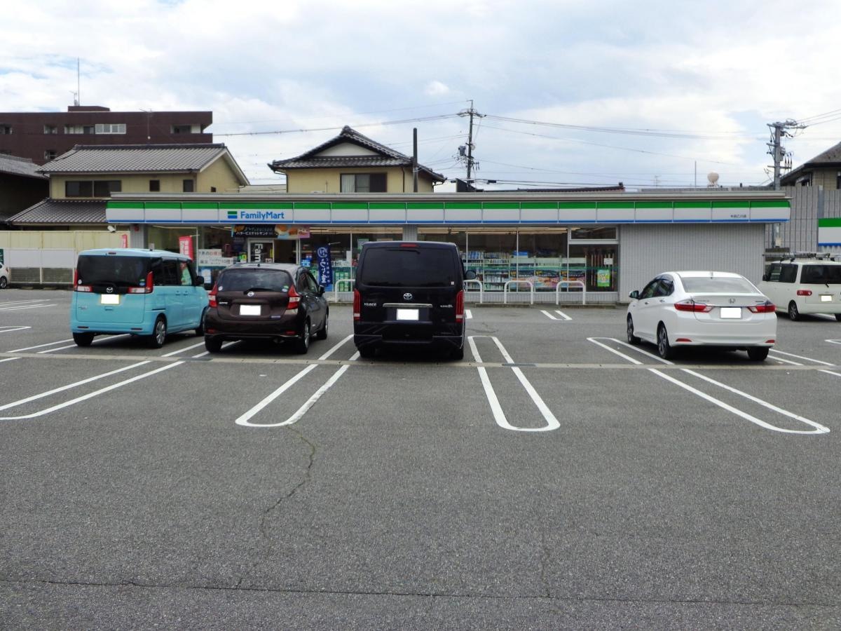 ファミリーマート　半田乙川店