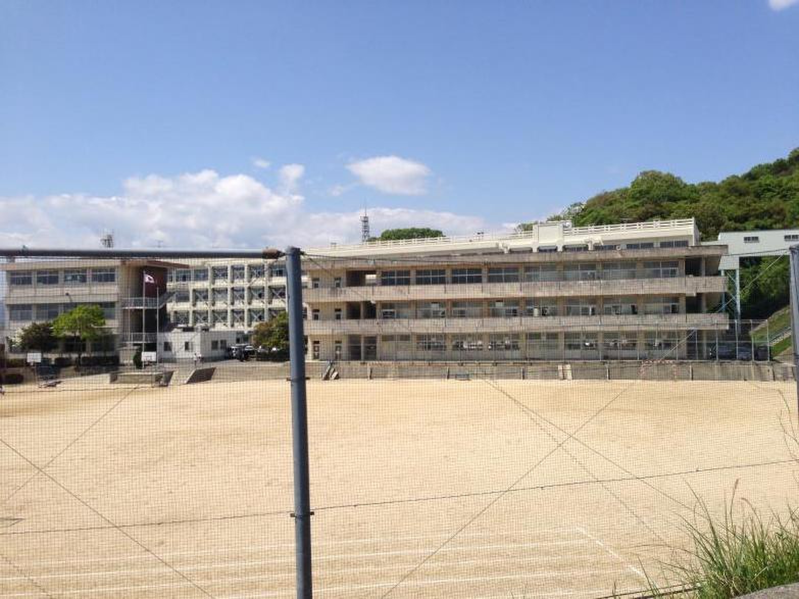 広島 市立 戸坂 中学校