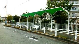 「横尾小学校前」バス停留所