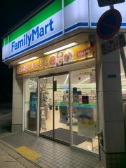 ファミリーマート　四つ橋なんば駅前店