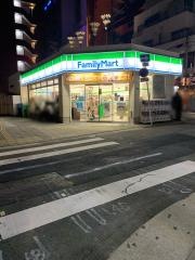 ファミリーマート　四つ橋なんば駅前店