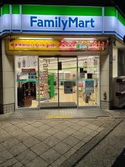 ファミリーマート　四つ橋なんば駅前店