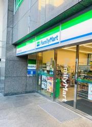 ファミリーマート　飯田橋駅前店