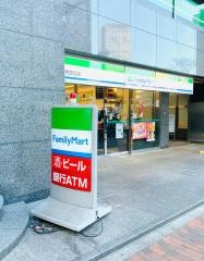 ファミリーマート　飯田橋駅前店