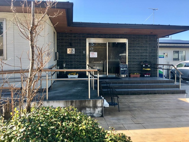 施設入り口付近。