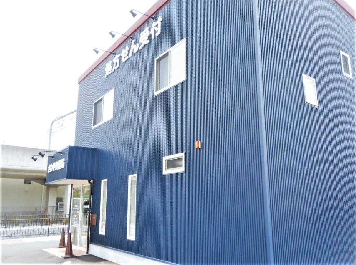 玄関右側からの正面外観