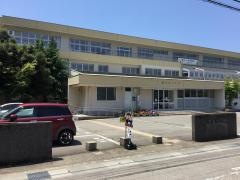 鳴鹿小学校