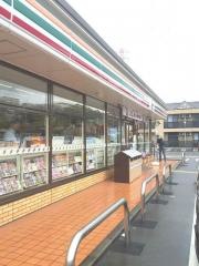 セブンイレブン　鳩ケ谷里中学校前店