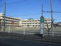「国見小学校前」バス停留所