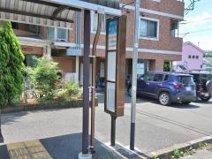 「餅井坂」バス停留所