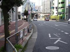 「八木駅(東)」バス停留所