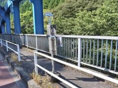 「神戸岩入口」バス停留所