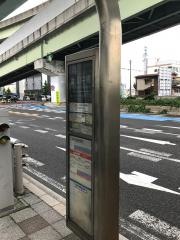 「新川中橋」バス停留所