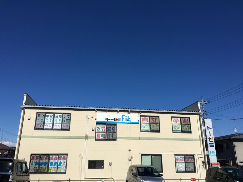 施設全景（駐車場）。