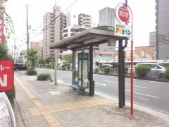 「鶴見区役所前」バス停留所