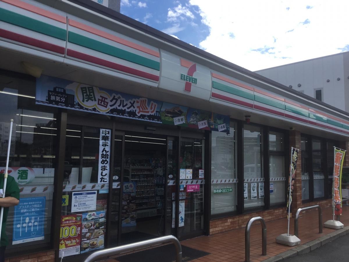 セブンイレブン福岡千早東駅前店外観