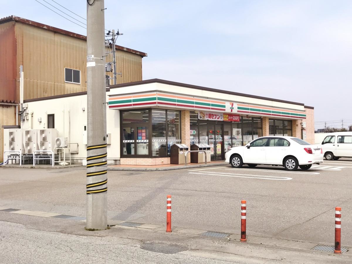 建物左斜め