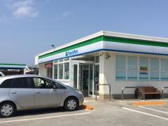 ファミリーマート　伊江店