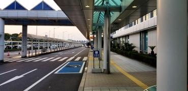 「鹿児島空港国内線」バス停留所