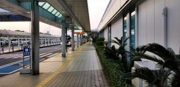 「鹿児島空港国内線」バス停留所