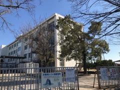 衣丘小学校