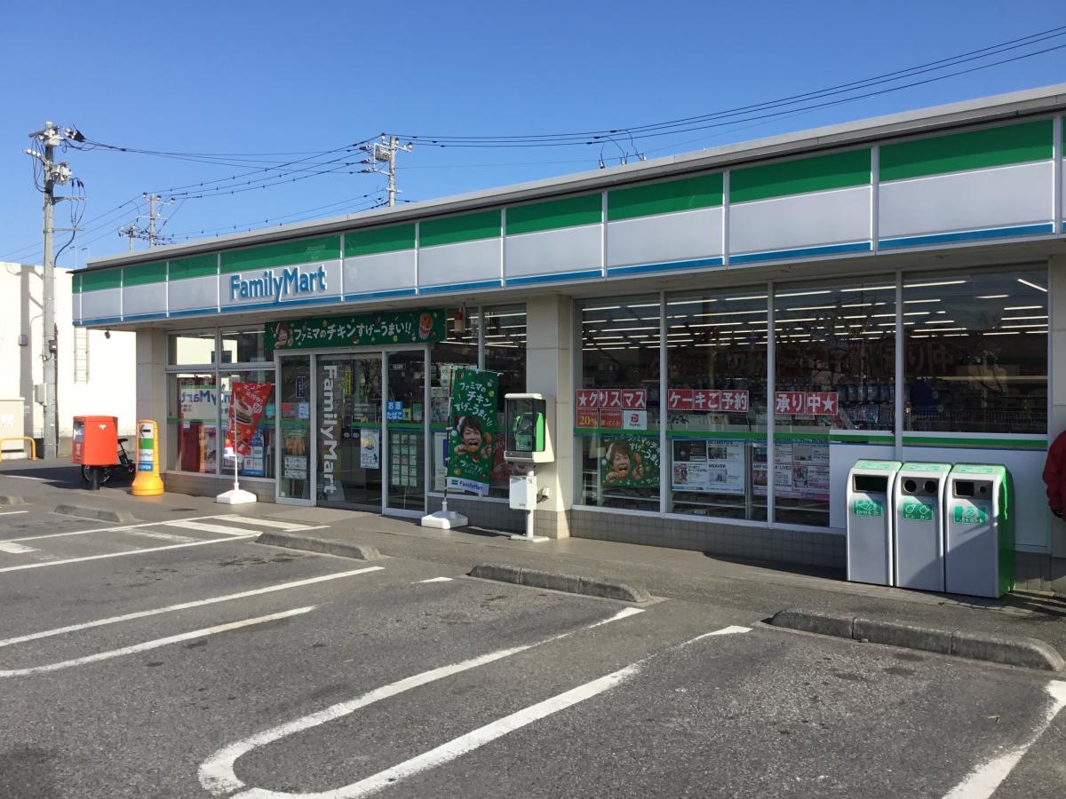 ファミリーマート吉川さくら店