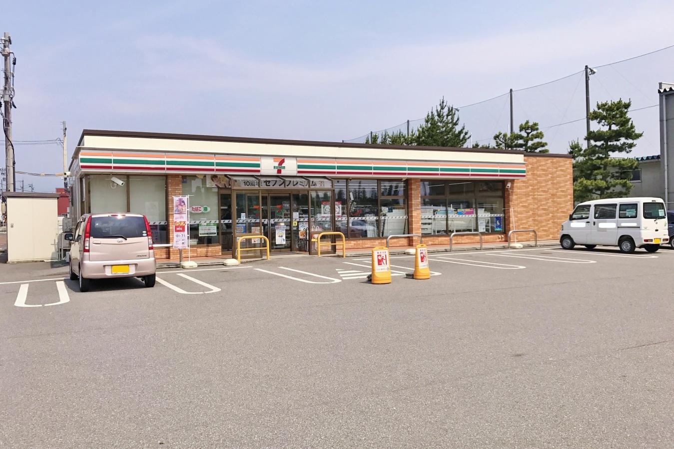 建物左斜め