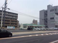ファミリーマート　佐伯区役所前店
