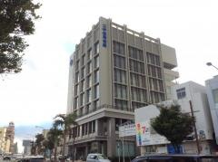 コザ信用金庫本店