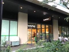 ファミリーマート　テラススクエア店