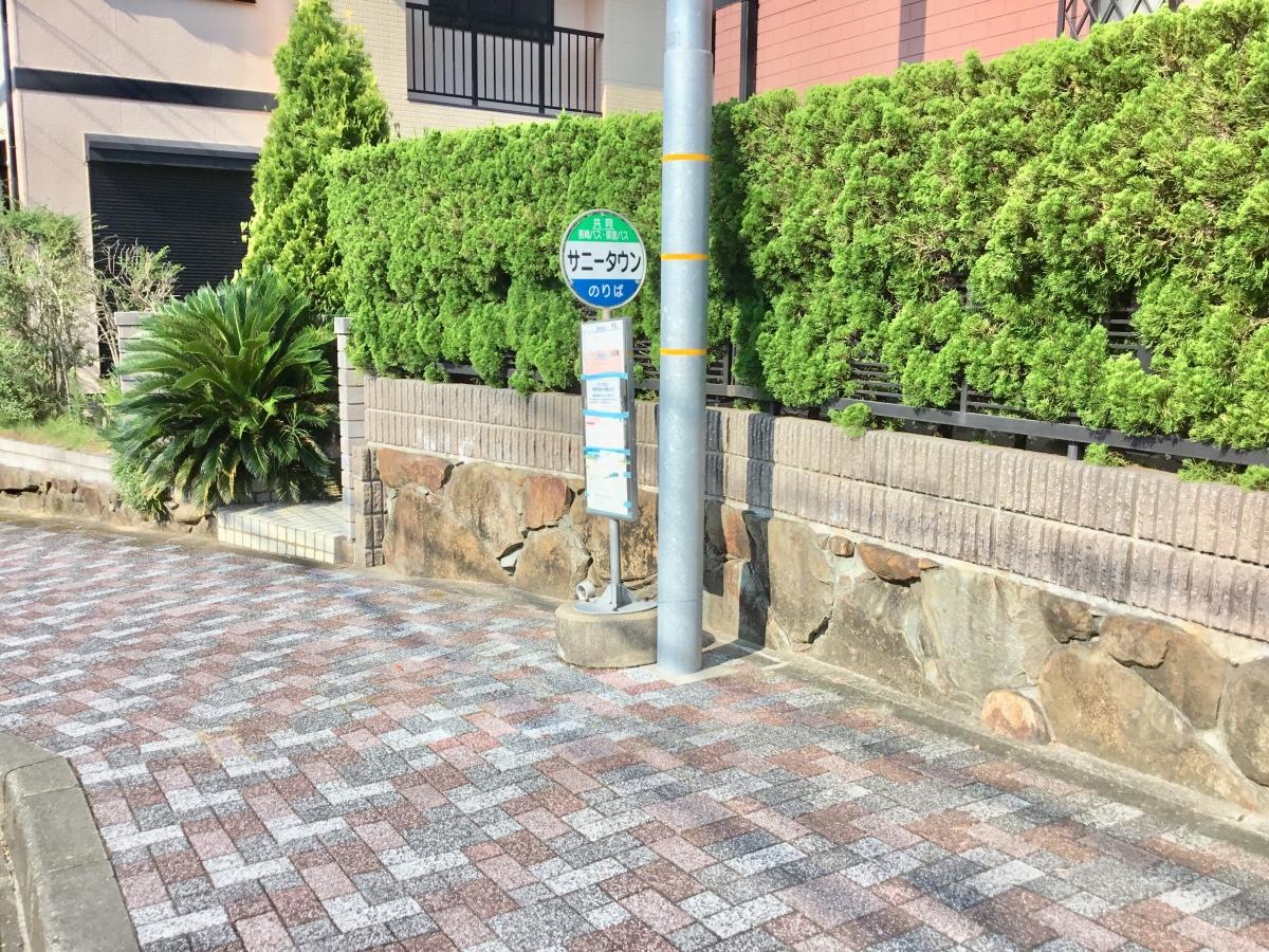 バス停全景