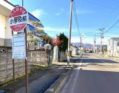 「小学校前」バス停留所
