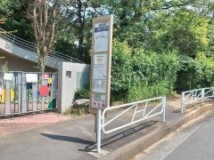 「上柚木小学校」バス停留所