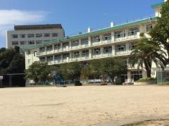 到津小学校
