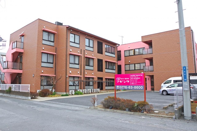 マゼンタ 建物全景
