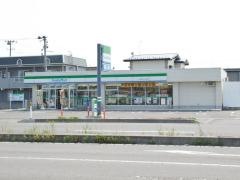 ファミリーマート　五所川原下平井町店